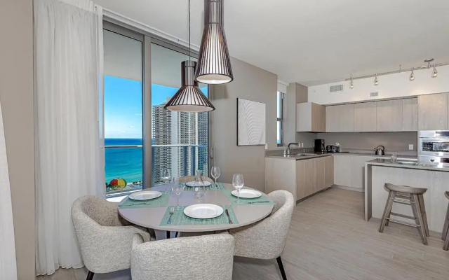 photo 4 of 5 STARTSAMENITIES Luxury 2BR. FRONT Ocean & Bay VIEW
