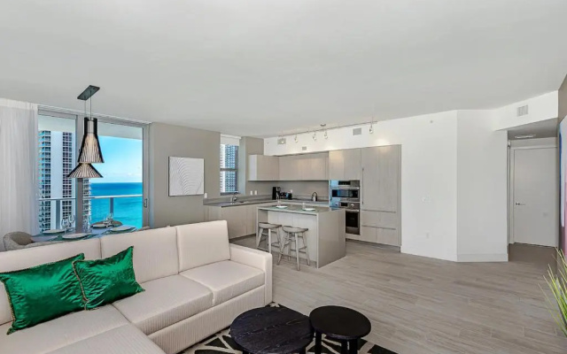 photo 5 of 5 STARTSAMENITIES Luxury 2BR. FRONT Ocean & Bay VIEW