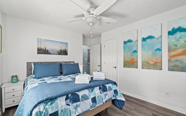 photo 2 of Contemporary Bungalow / West End PCB / Available Now! / Perfect for Family