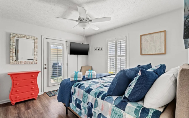 photo 3 of Contemporary Bungalow / West End PCB / Available Now! / Perfect for Family