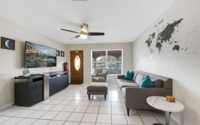 photo 2 of 5140 Duplex in Oakland Park