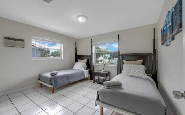 photo 4 of 5140 Duplex in Oakland Park