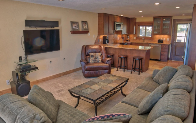 photo 2 of 52 Clubhouse Rd Townhome with Private Hot Tub