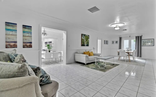 photo 2 of 520 Brickell House