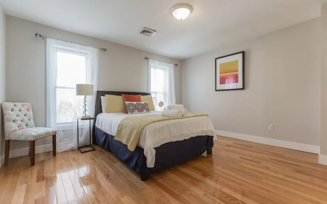 photo 4 of 523 S 18th