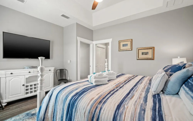 photo 3 of Amazing New 3br/2ba Laguna Beach! / 6p Golf Cart: 2 Mins to Beach/west PCB