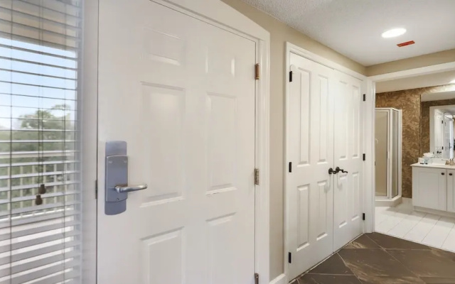 photo 4 of 5401 Hampton Place