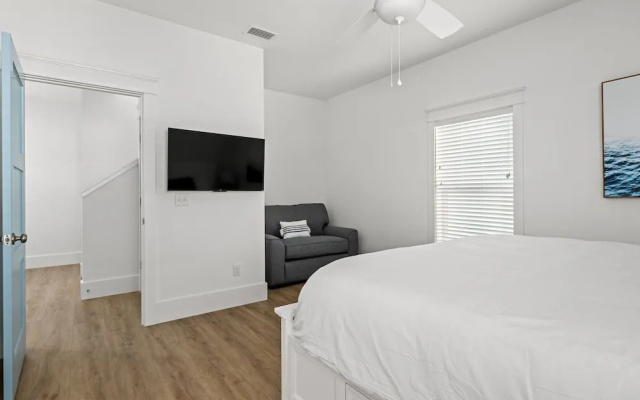 photo 5 of Spectacular 3br 4ba w/ Private Pool, 2 Min Walk to Beach - Sleeps 15!