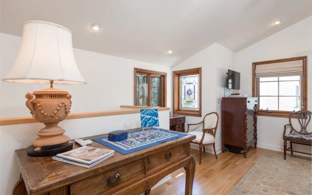 photo 2 of 542NMANS