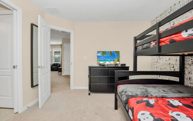 photo 4 of 5 Bed 5 Ba Solterra Villa with Pool & Spa