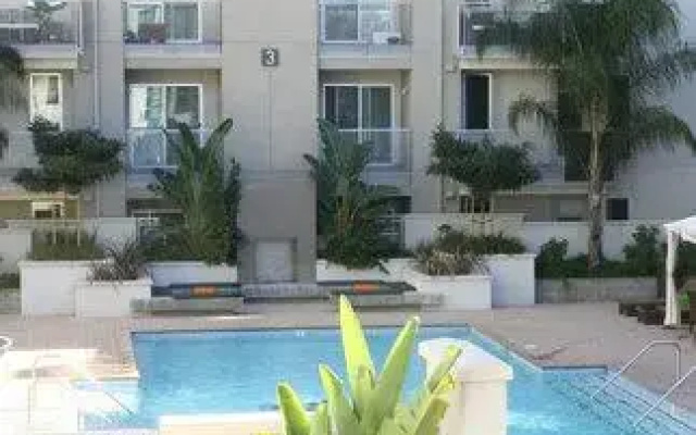 photo 3 of 550 Moreland 2806 Ultra Deluxe 2 2 in Santa Clara by RedAwning