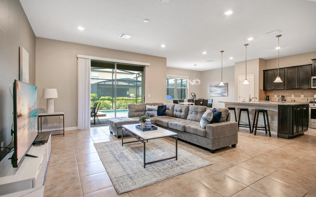 photo 3 of 5552- Solterra Brand New - Amazing 5 Beds House, Davenport, US