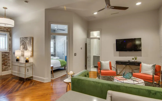 photo 4 of 563 King Signature Apartments