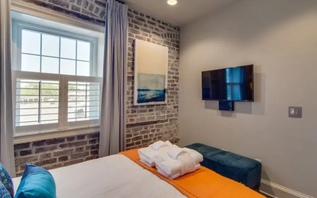 photo 5 of 563 King Signature Apartments