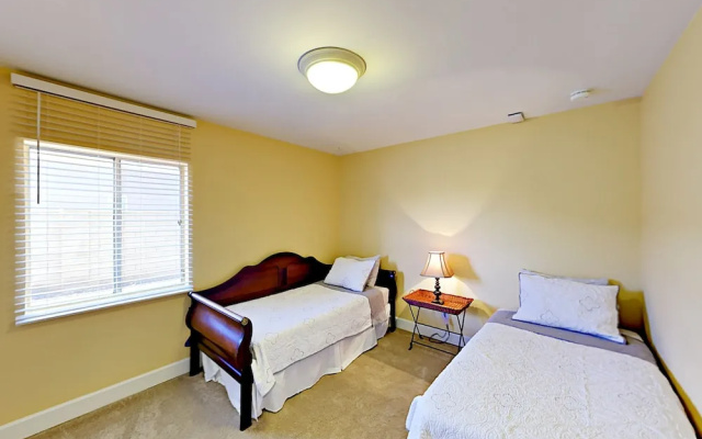 photo 4 of 5630 E Waltann Lane Home 4 Bedrooms 2.5 Bathrooms Home