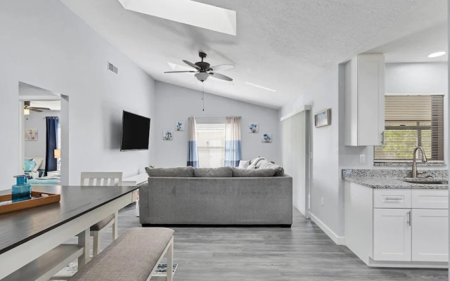 photo 5 of 5638 Colonial Oaks Blvd