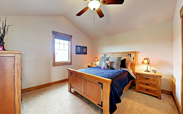 photo 5 of 580 Granby - 3 Br Home