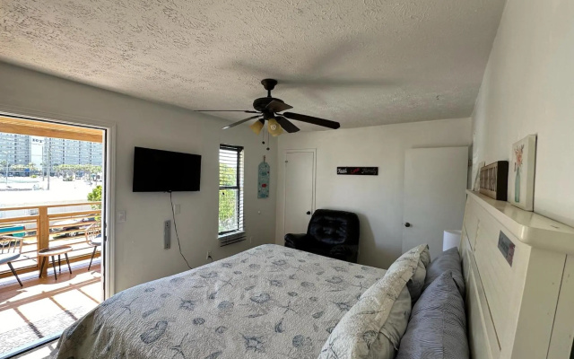photo 4 of 5810 Beach Drive Unit B