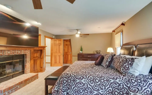 photo 4 of 5 acre Graceland Family Home in West Des Moines