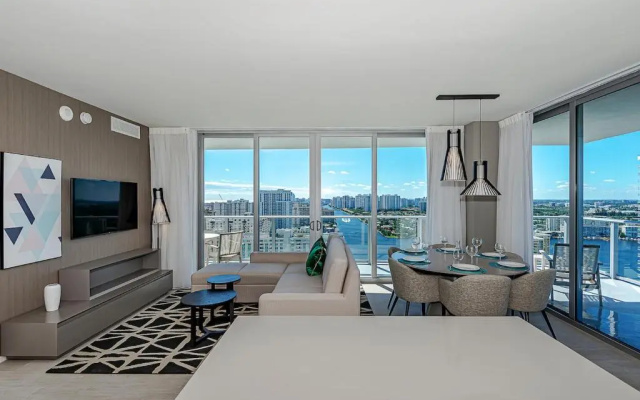 photo 2 of 5*AMENITIES Luxury 3 BR-Stunning VIEW & High Floor