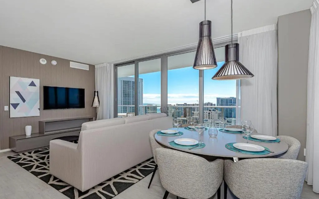 photo 3 of 5*AMENITIES Luxury 3 BR-Stunning VIEW & High Floor