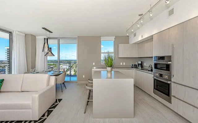 photo 5 of 5*AMENITIES Luxury 3 BR-Stunning VIEW & High Floor