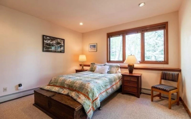 photo 4 of 5-Bedroom 4 Bath Home,Sleeps 10, on free Town of Vail Bus Route