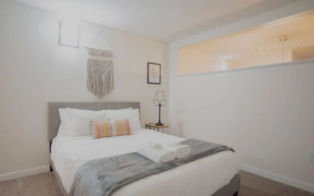 photo 3 of 5BR CozySuites The Block-SkybridgeAccess