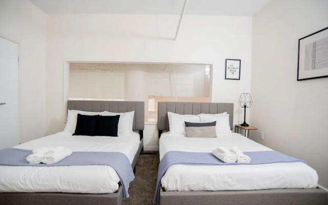photo 4 of 5BR CozySuites The Block-SkybridgeAccess