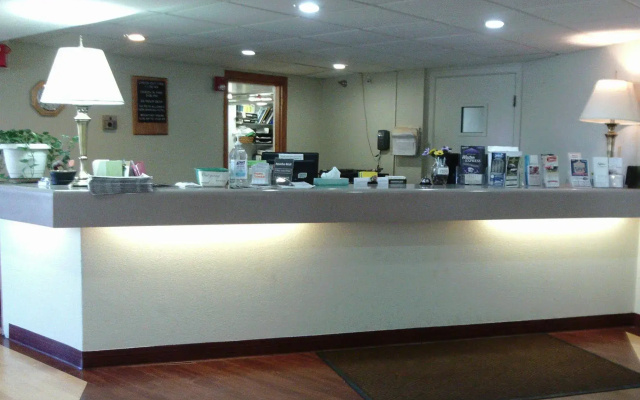 photo 2 of 5th Avenue Inn and Suites