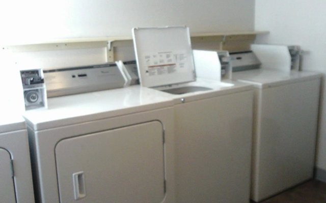 photo 4 of 5th Avenue Inn and Suites
