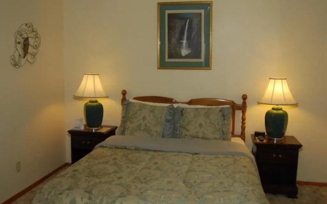 photo 2 of 5th Street Inn