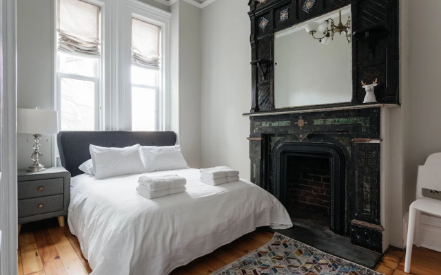 photo 2 of 6 Bedroom Townhome Near NYC