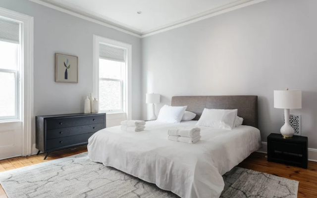 photo 3 of 6 Bedroom Townhome Near NYC
