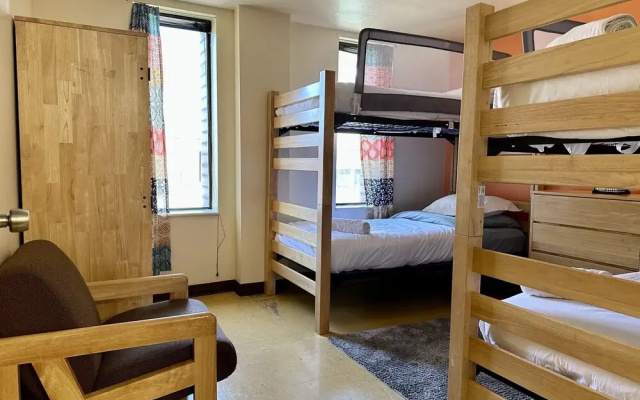 photo 5 of 6 Beds Downtown Apt Very Quick Walk Everywhere