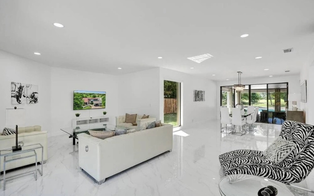 photo 2 of 6 BR Home with Heated Pool & Golf View