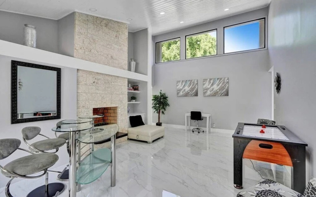 photo 4 of 6 BR Home with Heated Pool & Golf View