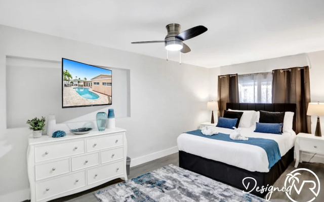 photo 3 of 6 BR With Heated Pool Close to Beach