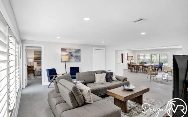 photo 5 of 6 BR With Heated Pool Close to Beach