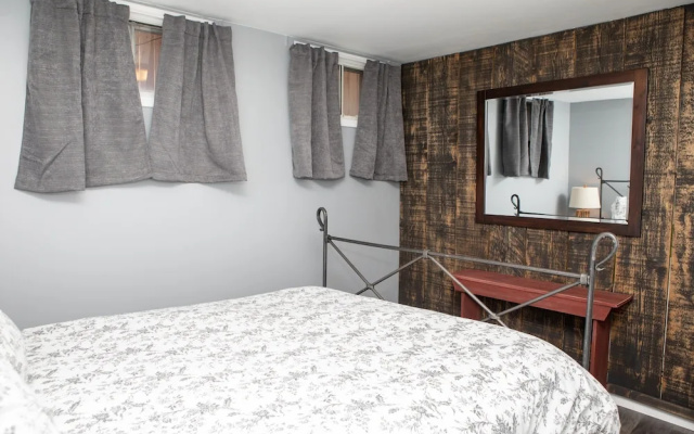 photo 4 of 6 Chamonix Lane 1 Bedroom Townhouse by RedAwning