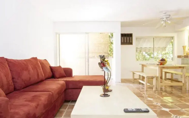 photo 5 of #6 Sunny Flat 3BR Melrose Ave