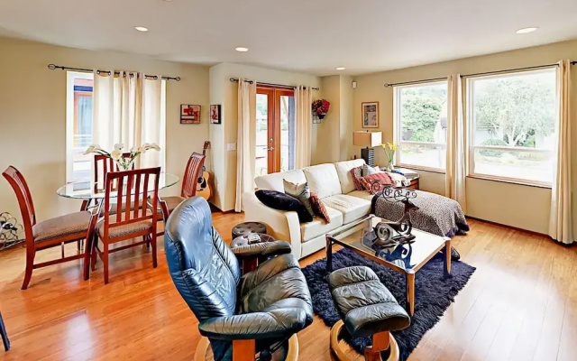photo 3 of 6004 SW Admiral Way Townhouse by RedAwning
