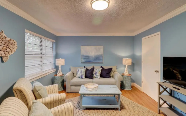 photo 3 of #61 Beautiful Condo Ideal Location 2BDR/2 Parkings