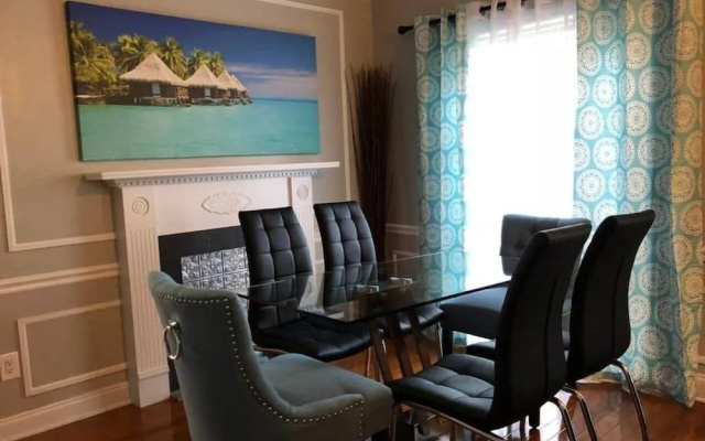 photo 5 of 6149 Sandcrest · Next TO Universal. 8 Beds. Pool. Very Clean