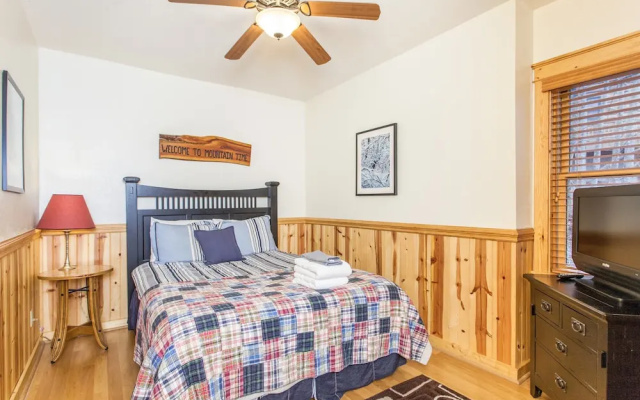 photo 5 of 69 Valley Heights Home 4 Bedrooms 3.5 Bathrooms Home