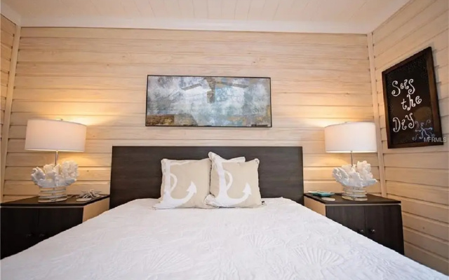 photo 5 of 6West Beach Cottages