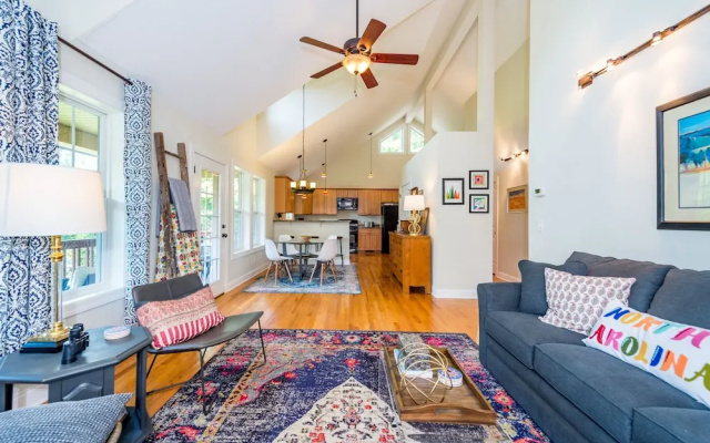 photo 4 of 7 Asheville - 2 Br Home