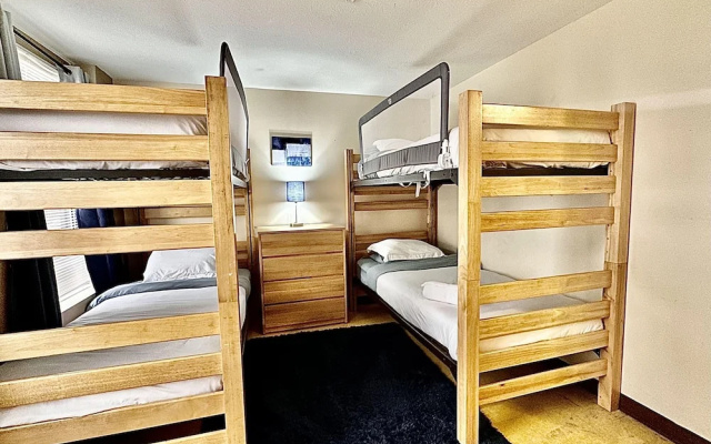 photo 2 of 7 Beds Explore Downtown Pittsburgh Large Groups