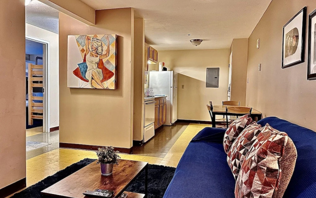 photo 4 of 7 Beds Explore Downtown Pittsburgh Large Groups