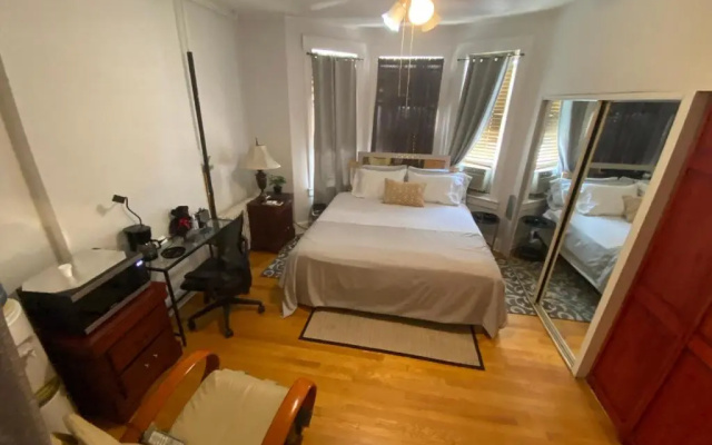 photo 2 of 7 Room with Jacuzzi, Massage Seat, and Parking Spac, 15 mins in bus and 7 minutes via New York Waterway Ferry to the CITY - THE BEST CHOICES!!